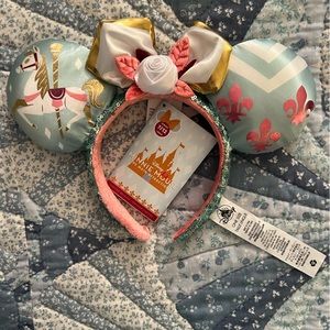 Disney Minnie Memories collection Minnie Ears series 7/12: carousel